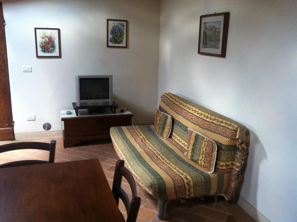 מונטלופו פיורנטינו Francesca Apartment מראה חיצוני תמונה